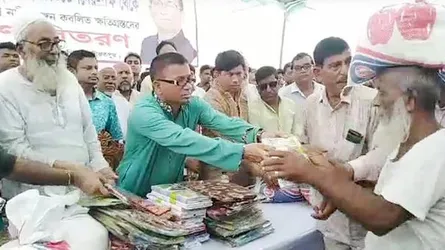 পদ্মার ভাঙ্গনে ক্ষতিগ্রস্থদের মাঝে ত্রান বিতরণ