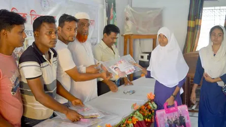 খুলনায় শিক্ষার্থীদের পাশে সাবেক ছাত্রনেতা বকুল