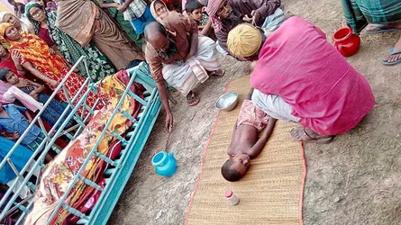 তাড়াশে সাপের কামড়ে মা ও শিশুপুত্রের মৃত্যু
