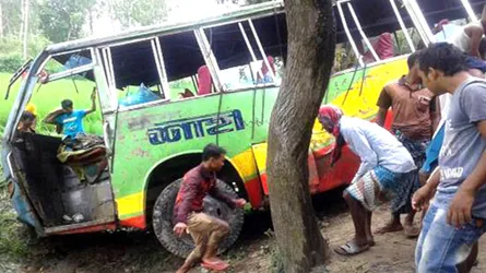 দিনাজপুরে সড়ক দুর্ঘটনায় নিহত ২, আহত অর্ধশতাধিক