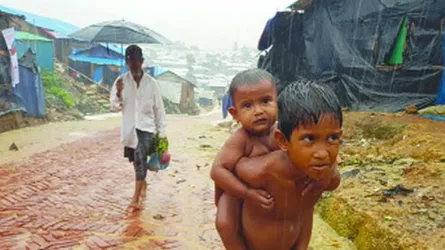 বৃষ্টিতে রোহিঙ্গাদের অবর্ণনীয় দুর্ভোগ