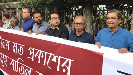 সম্পাদকদের নজিরবিহীন মানববন্ধন নিয়ে যা বলছে বিবিসি