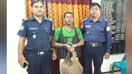 দিনাজপুরের হিলিতে ফেন্সিডিলসহ আটক ১