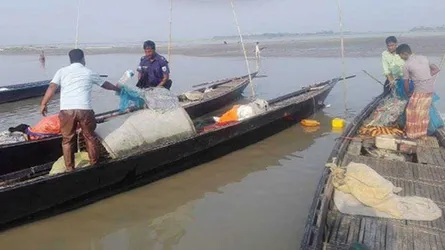 এক ঘণ্টায় ২০ কেজি মা ইলিশ