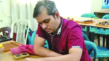 অন্ধত্বকে জয় করে দাবায় শ্রেষ্ঠত্ব