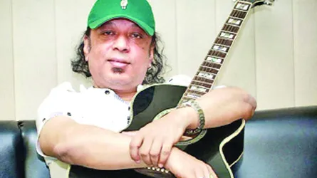 ব্যান্ড-গিটারের কিংবদন্তির বিদায়