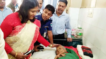 সেই বৃদ্ধা মায়ের খোঁজখবর নিলেন জেলা প্রশাসক ও পুলিশ সুপার