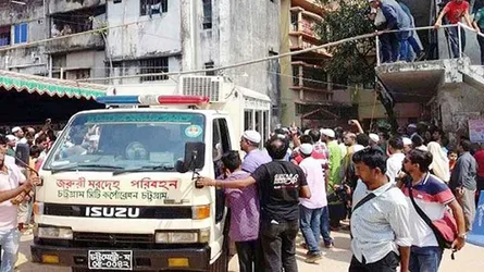 প্রিয় শিল্পীকে বরণ করে নিতে হাজারও মানুষের ঢল