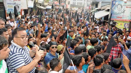 বগুড়ায় বিএনপির কালো পতাকা মিছিলে পুলিশের বাধা