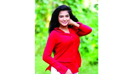তিন চলচ্চিত্রে আফ্রি সেলিনা