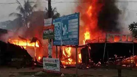 শরণখোলায় আগুনে পুড়েছে ১৩ দোকান, ৫০ লাখ টাকার ক্ষতি