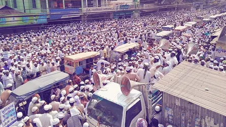সাদপন্থীদের ইজতেমা বন্ধের দাবিতে বিশাল বিক্ষোভ