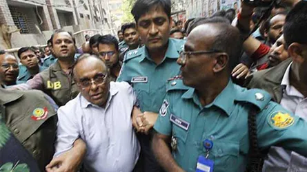আদালতে যেমন ছিলেন ব্যারিস্টার মইনুল