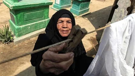 মৃতদের সাথেই চলছে লাখো মানুষের জীবন!