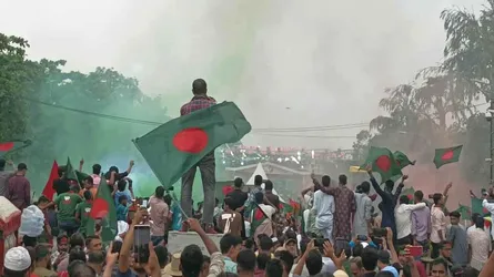 বৃষ্টি উপেক্ষা করে ‘৩৬ জুলাই ঘোষণা’র অনুষ্ঠানে জনতার ঢল, চলছে গান