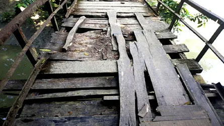 কাঁঠালিয়ার এ ব্রিজটি যেন মরণফাঁদ!