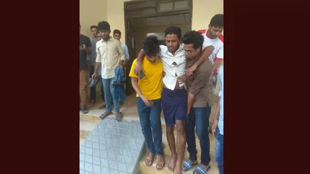 দলীয় নেতাকে পেটালো ছাত্রলীগ
