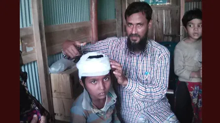 শিশু শ্রেণির শিক্ষার্থীর মাথা ফাটালেন শিক্ষক
