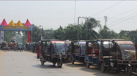 সেতুর উপর গাড়ি স্ট্যান্ড!