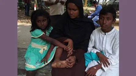 উল্টো ফেঁসে গেছেন মনি