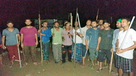 ডাকাত আতঙ্কে রাত জেগে পাহারা