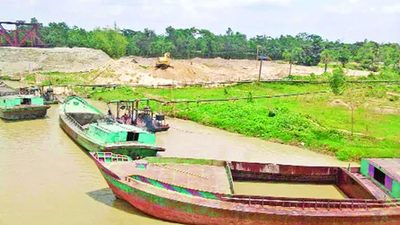 চট্টগ্রামের বালুর চাহিদা মেটাচ্ছে বৃহত্তর ফেনী নদী বালুমহাল