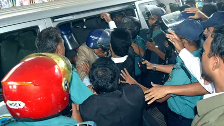 রংপুর আদালতে বিএনপি-আ’লীগের সংঘর্ষ