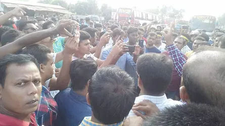 রাজশাহীমুখী অর্ধশতাধিক গাড়ি আটকে দিল পুলিশ