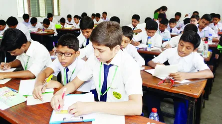 আড়াই ঘণ্টায় সমাপনী পরীক্ষা নিয়ে ক্ষুব্ধ অভিভাবকেরা