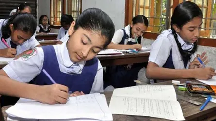 নিকলীতে জেএসসি পরীক্ষা কেন্দ্রে ‘হল’ সঙ্কট