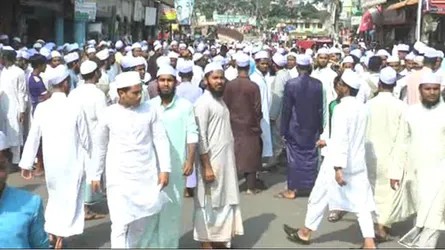 তাবলীগের দু’গ্রুপের সংঘর্ষের জের : ব্রাহ্মণবাড়িয়ায় মাদ্রাসাছাত্রদের সড়ক অবরোধ