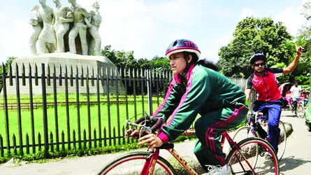 রাজধানীতে জনপ্রিয় হচ্ছে বাইসাইকেল