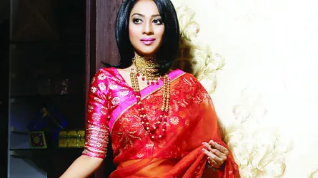 গয়নায় বৈচিত্র্য : রঙের ঝলক