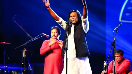 বৈচিত্র্য সুরের জাদুতে মোহিত লোকসঙ্গীত উৎসব