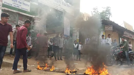 ফেল করা শিক্ষার্থীদের ফরম পূরণের দাবিতে বিক্ষোভ, অবরোধ