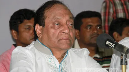 ‘আপনারা গুলি করলে আমরা বসে থাকব না’