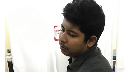 ঢা‌বি‌তে পরীক্ষা দি‌তে আসা শিক্ষার্থী‌কে পেটালো ছাত্রলী‌গ