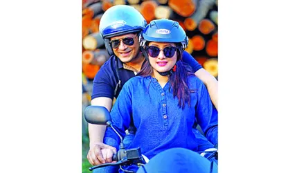 পূর্ণিমাকে স্কুটি চালানো শেখাচ্ছেন ফেরদৌস
