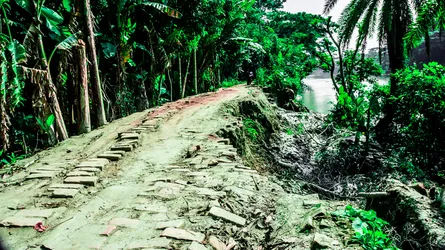 দুমকিতে রাস্তায় ধ্বস, হাজারো মানুষের দুর্ভোগ