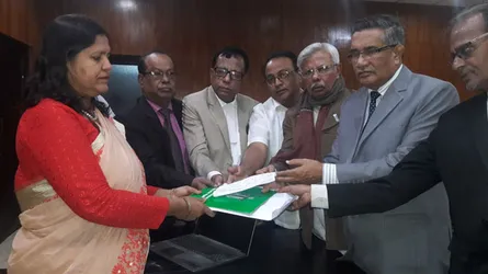 নড়াইল-২ আসনে মাশরাফির জন্য মনোনয়ন ফরম সংগ্রহ