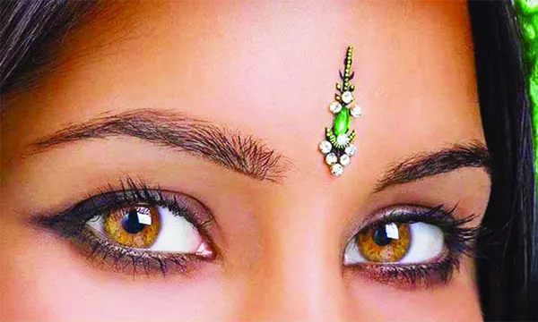 কপালে দিয়ে টিপ : রূপ কথা