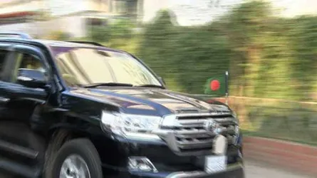 যেভাবে ভঙ্গ করা হচ্ছে আচরণবিধি
