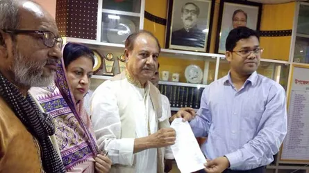 ঐক্যফ্রন্ট নেতা আসম রবের মনোনয়নপত্র জমা