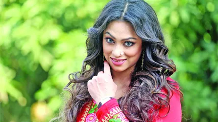 সেভ লাইফে ডিসেম্বরে ক্যামেরার সামনে পপি