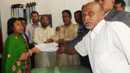 মনোনয়নপত্র জমা দিলেন মেহেদী হাসান রনি