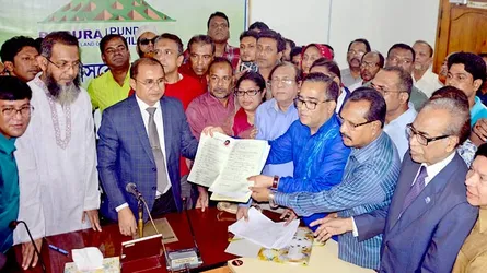 বগুড়ায় খালেদা জিয়ার আসনে মির্জা ফখরুলের মনোনয়নপত্র দাখিল