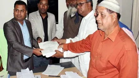 আ’লীগের বিদ্রোহী প্রার্থী আনোয়ার হোসেন হেলালের মনোনয়নপত্র জমা