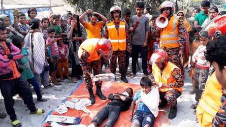 নড়াইলে গণসচেতনতা সৃষ্টিতে ফায়ার সার্ভিসের মহড়া