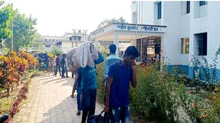হল ছাড়তেই হলো রোকেয়া বিশ্ববিদ্যালয় শিক্ষার্থীদের