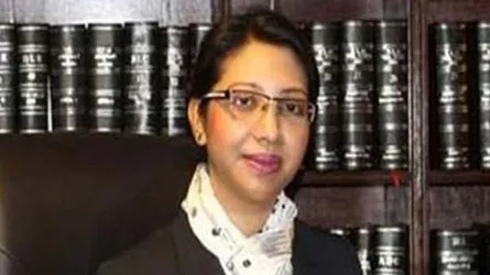 বাবার জনপ্রিয়তাকে কাজে লাগাতে চান ব্যারিস্টার শাকিলা